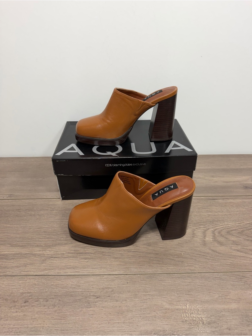 Brand new Aqua WOMEN'S MODA SQUARE TOE HIGH HEEL mules size 8.5